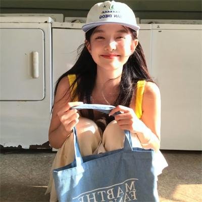 穿盔甲的少女